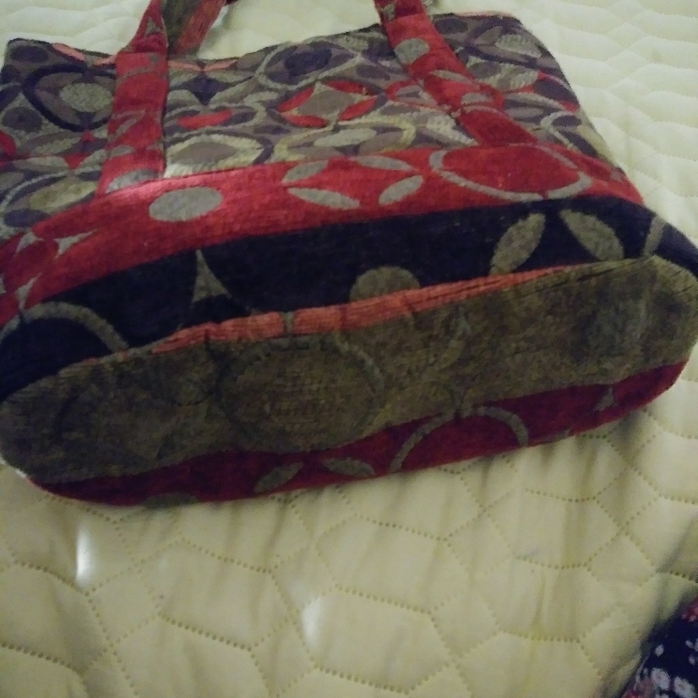 HandBag - Picture 2 of 8